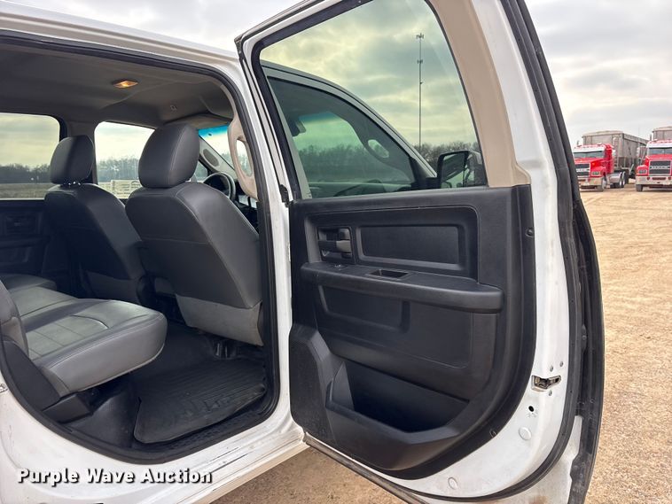 image for item DM1990 2017 RAM 3500HD Crew Cab flatbed pickup truck