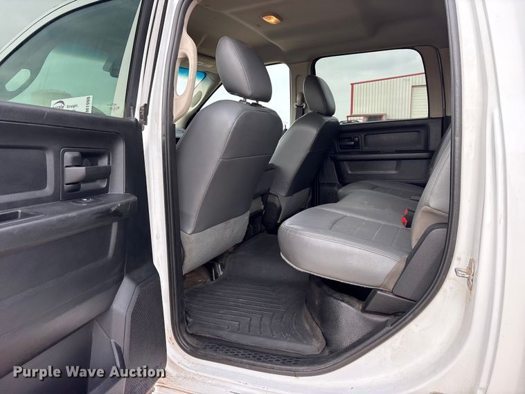 image for item DM1990 2017 RAM 3500HD Crew Cab flatbed pickup truck