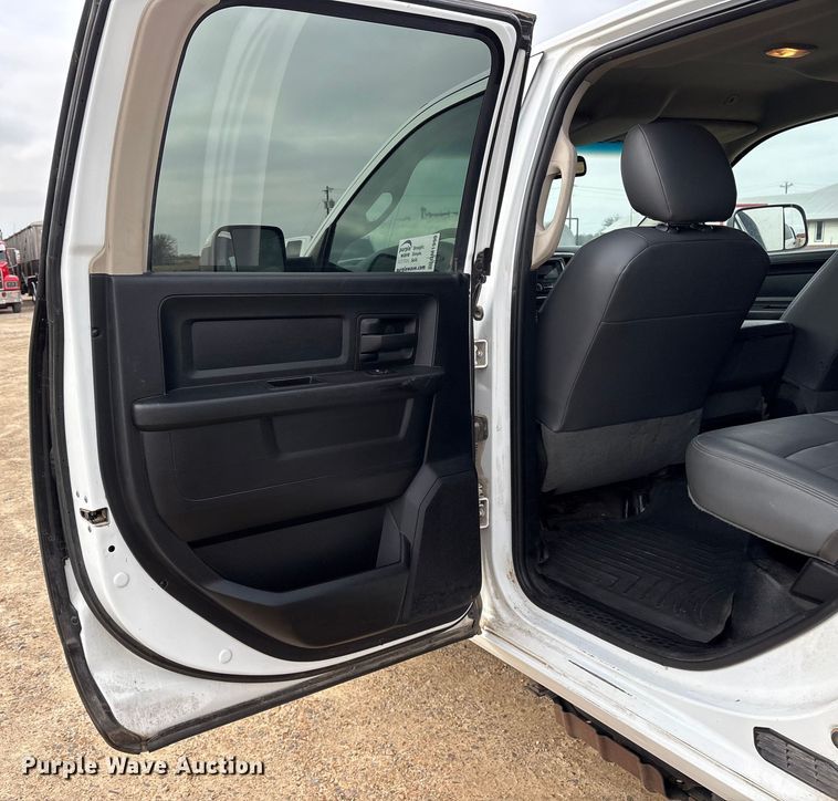 image for item DM1990 2017 RAM 3500HD Crew Cab flatbed pickup truck