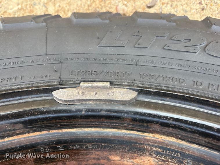 image for item DM1990 2017 RAM 3500HD Crew Cab flatbed pickup truck