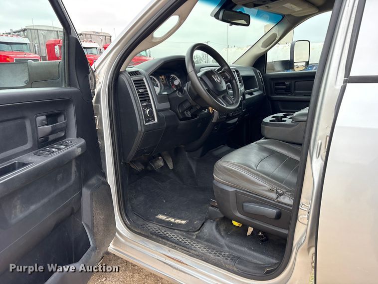 image for item DM1992 2016 RAM 3500HD Crew Cab flatbed pickup truck