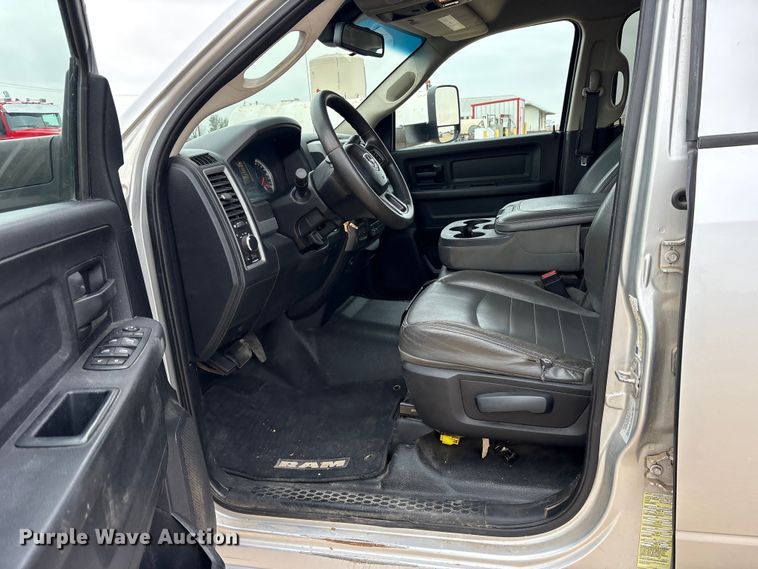 image for item DM1992 2016 RAM 3500HD Crew Cab flatbed pickup truck