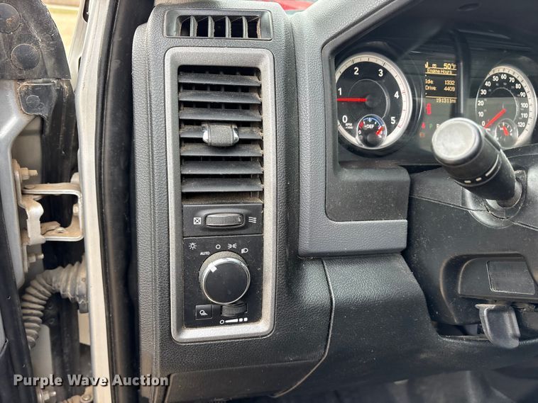 image for item DM1992 2016 RAM 3500HD Crew Cab flatbed pickup truck