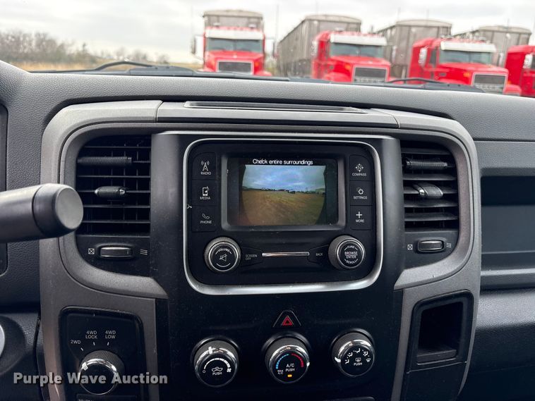 image for item DM1992 2016 RAM 3500HD Crew Cab flatbed pickup truck