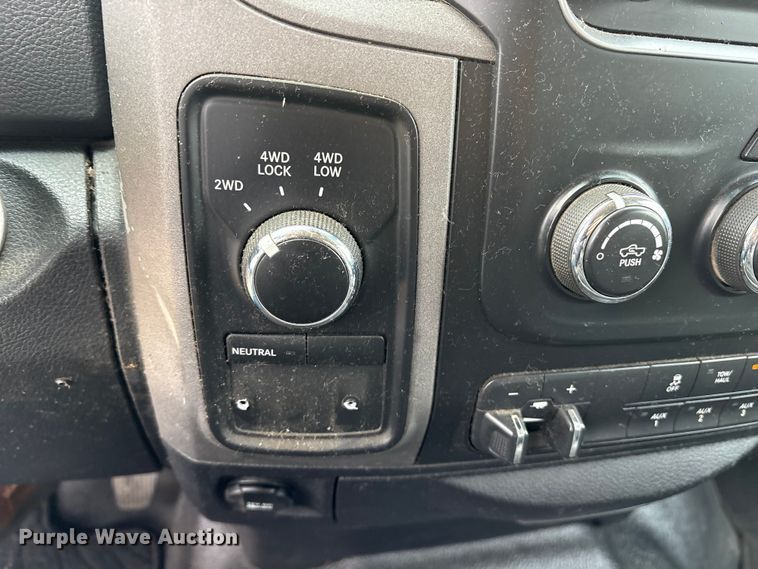 image for item DM1992 2016 RAM 3500HD Crew Cab flatbed pickup truck