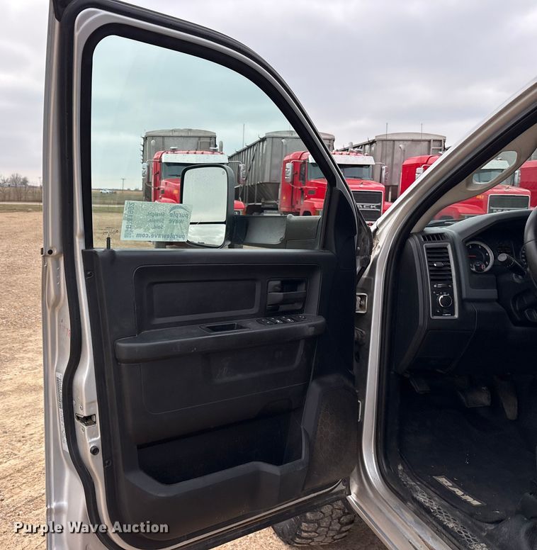 image for item DM1992 2016 RAM 3500HD Crew Cab flatbed pickup truck