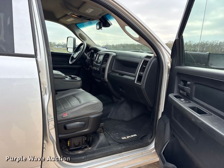 image for item DM1992 2016 RAM 3500HD Crew Cab flatbed pickup truck