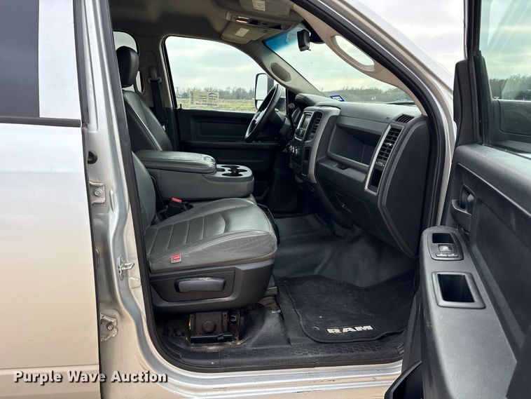 image for item DM1992 2016 RAM 3500HD Crew Cab flatbed pickup truck