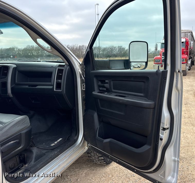 image for item DM1992 2016 RAM 3500HD Crew Cab flatbed pickup truck