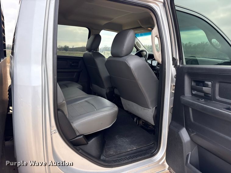 image for item DM1992 2016 RAM 3500HD Crew Cab flatbed pickup truck