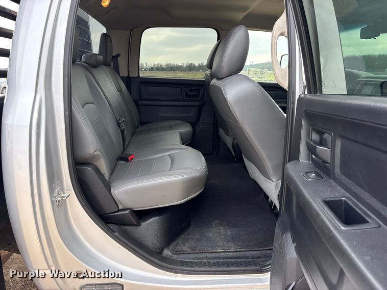 image for item DM1992 2016 RAM 3500HD Crew Cab flatbed pickup truck