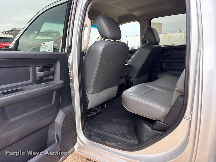 image for item DM1992 2016 RAM 3500HD Crew Cab flatbed pickup truck