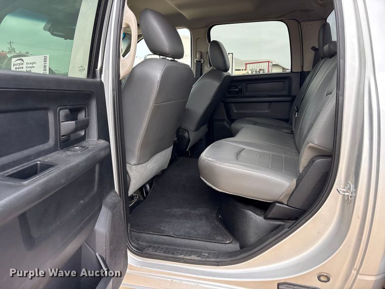 image for item DM1992 2016 RAM 3500HD Crew Cab flatbed pickup truck