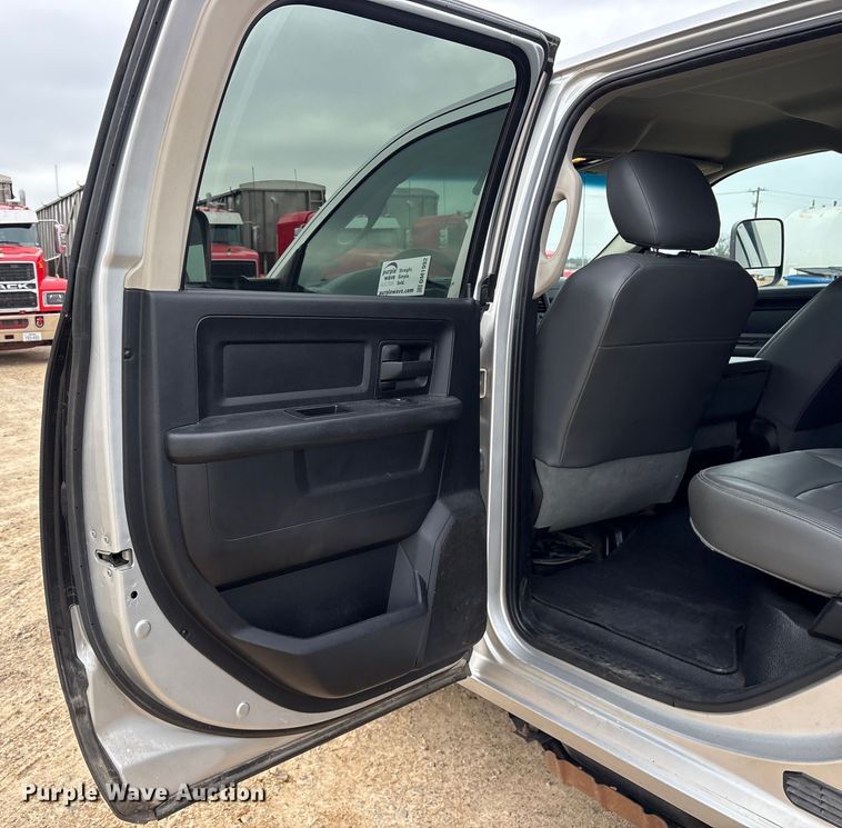 image for item DM1992 2016 RAM 3500HD Crew Cab flatbed pickup truck