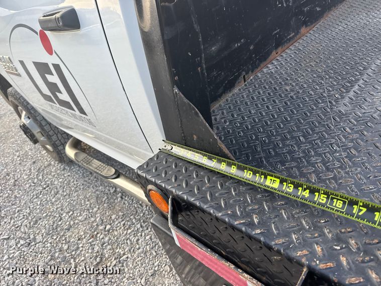 image for item DQ4146 2018 RAM 3500HD flatbed pickup truck