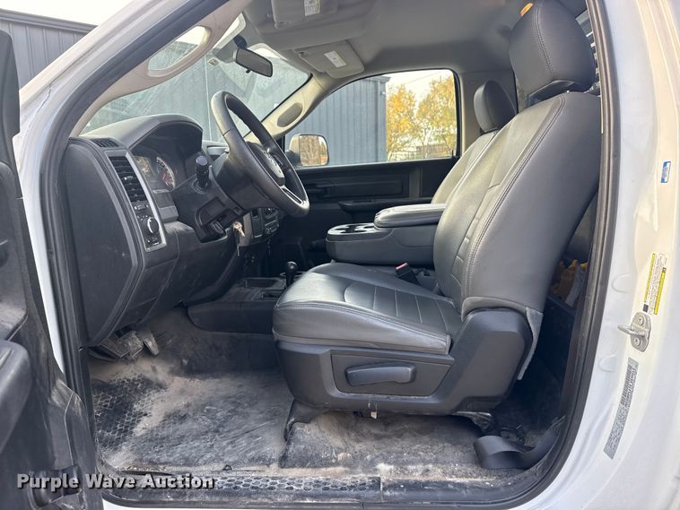 image for item DQ4146 2018 RAM 3500HD flatbed pickup truck