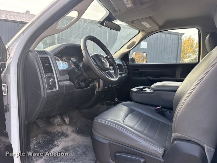 image for item DQ4146 2018 RAM 3500HD flatbed pickup truck