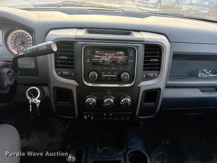 image for item DQ4146 2018 RAM 3500HD flatbed pickup truck