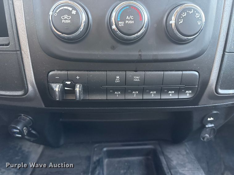 image for item DQ4146 2018 RAM 3500HD flatbed pickup truck