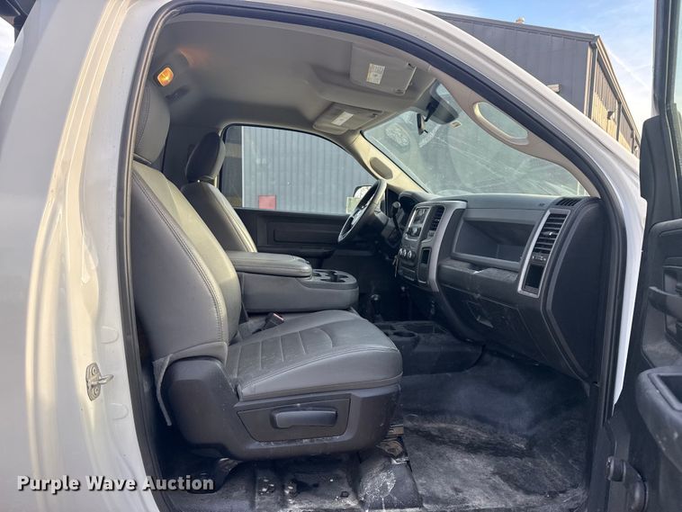 image for item DQ4146 2018 RAM 3500HD flatbed pickup truck