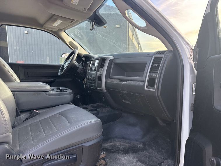 image for item DQ4146 2018 RAM 3500HD flatbed pickup truck