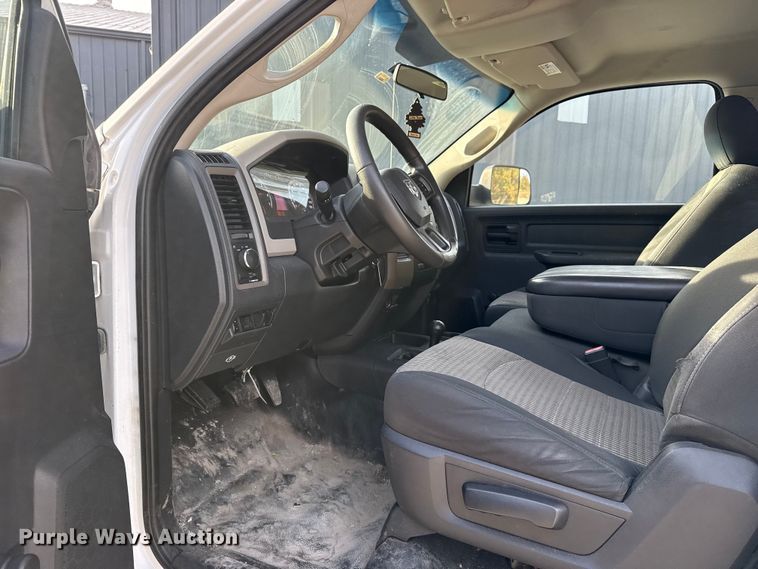 image for item DQ4147 2012 Dodge Ram 3500HD flatbed pickup truck