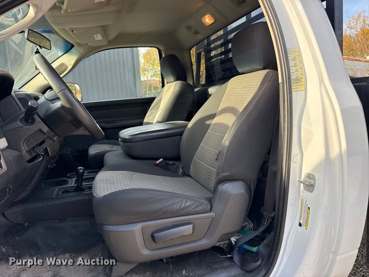 image for item DQ4147 2012 Dodge Ram 3500HD flatbed pickup truck