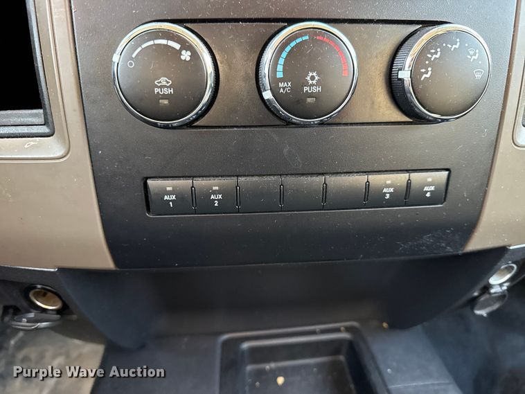 image for item DQ4147 2012 Dodge Ram 3500HD flatbed pickup truck