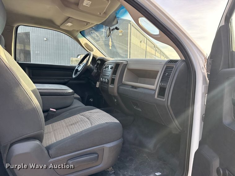 image for item DQ4147 2012 Dodge Ram 3500HD flatbed pickup truck