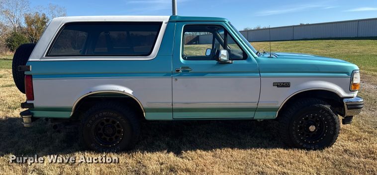 image for item DQ4151 1995 Ford Bronco SUV