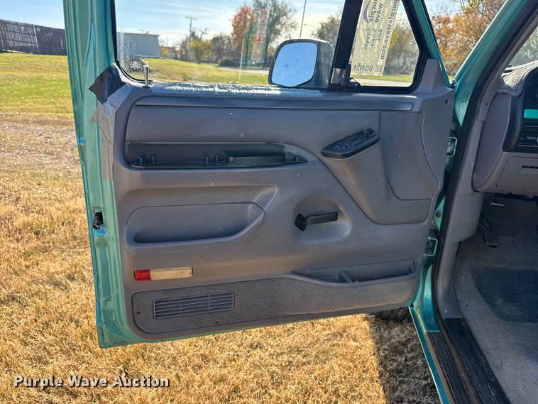 image for item DQ4151 1995 Ford Bronco SUV