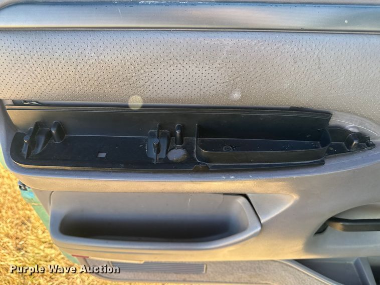 image for item DQ4151 1995 Ford Bronco SUV