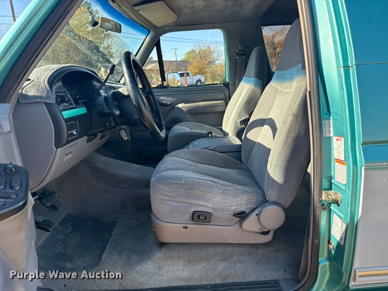 image for item DQ4151 1995 Ford Bronco SUV