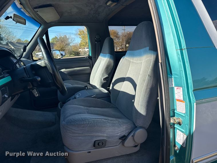 image for item DQ4151 1995 Ford Bronco SUV