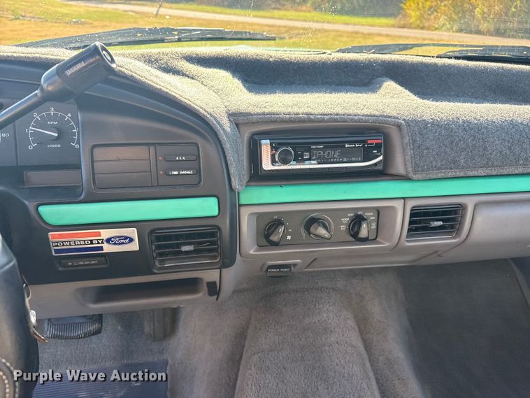 image for item DQ4151 1995 Ford Bronco SUV