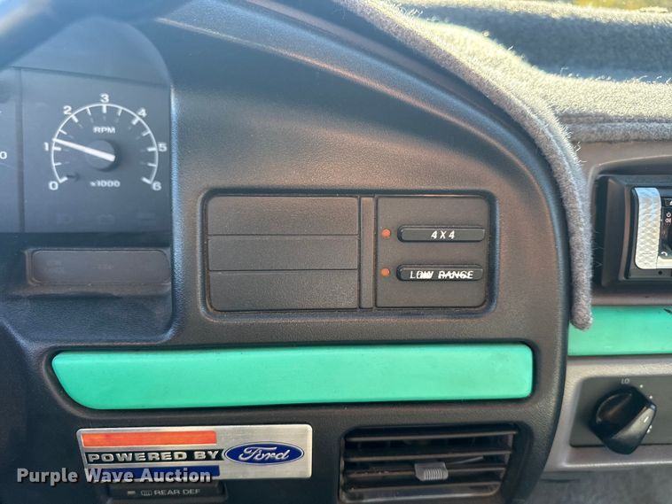 image for item DQ4151 1995 Ford Bronco SUV