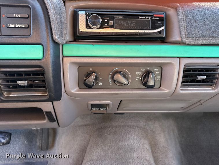 image for item DQ4151 1995 Ford Bronco SUV