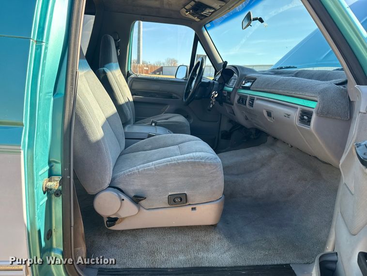 image for item DQ4151 1995 Ford Bronco SUV