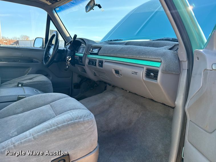 image for item DQ4151 1995 Ford Bronco SUV