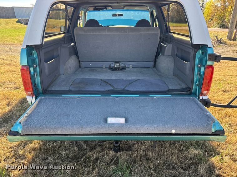 image for item DQ4151 1995 Ford Bronco SUV