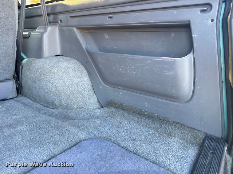 image for item DQ4151 1995 Ford Bronco SUV