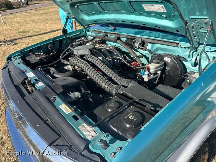 image for item DQ4151 1995 Ford Bronco SUV