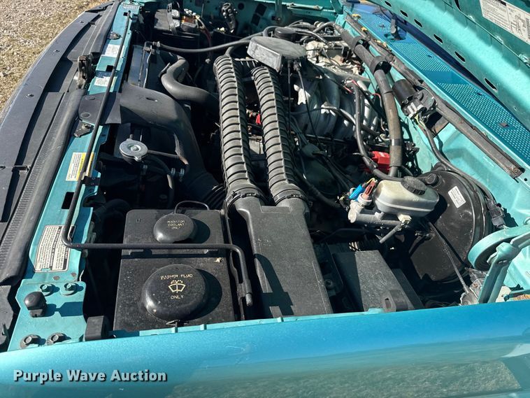 image for item DQ4151 1995 Ford Bronco SUV