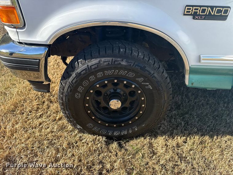 image for item DQ4151 1995 Ford Bronco SUV