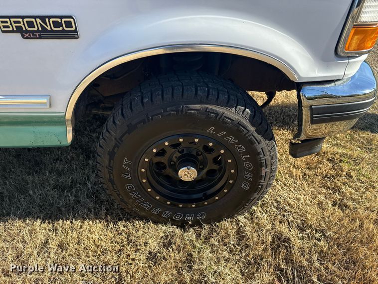 image for item DQ4151 1995 Ford Bronco SUV