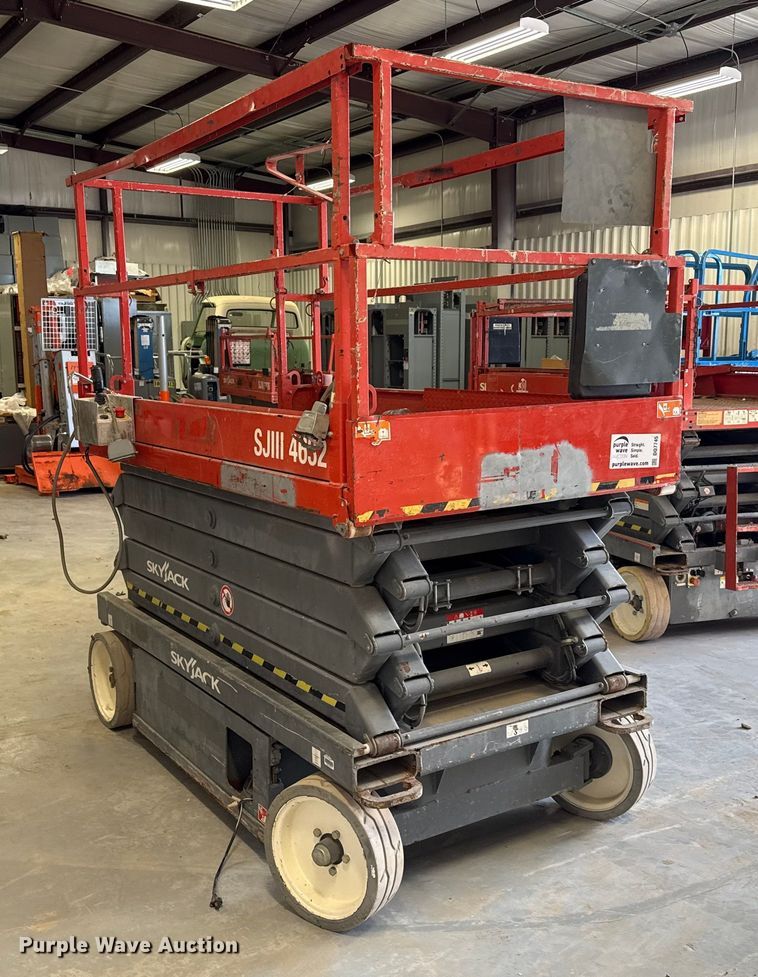 image for item DQ7745 Skyjack SJIII 4632 scissor lift