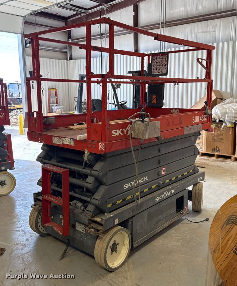 image for item DQ7745 Skyjack SJIII 4632 scissor lift