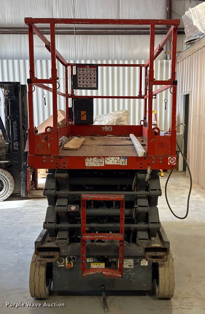 image for item DQ7745 Skyjack SJIII 4632 scissor lift
