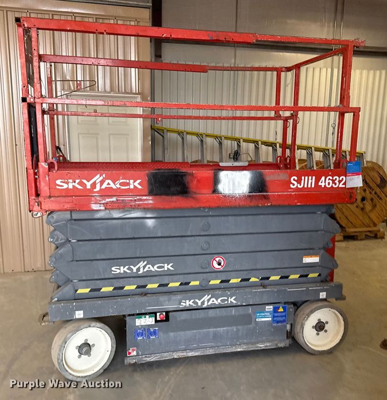 image for item DQ7745 Skyjack SJIII 4632 scissor lift