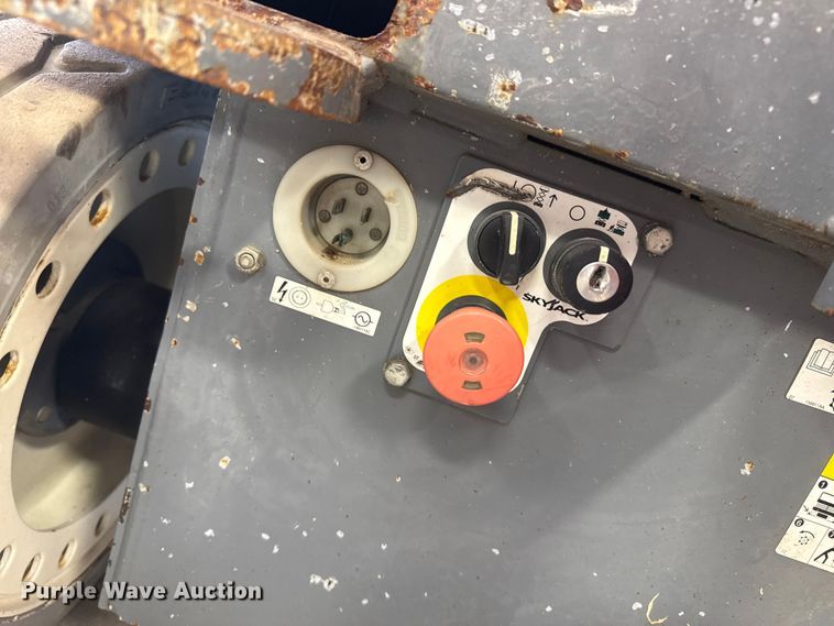 image for item DQ7745 Skyjack SJIII 4632 scissor lift